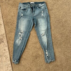 KanCan distressed straight jeans. Size 13/30.
